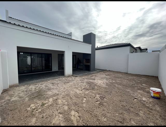 3 BEDROOM HOUSE FOR SALE IN SANDOWN